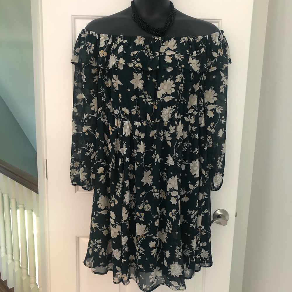 Torrid floral flowy dress/ dark green floral